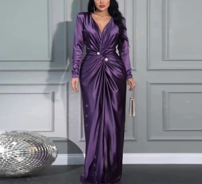 Vestido de noite longo com decote em V - Imagem 3